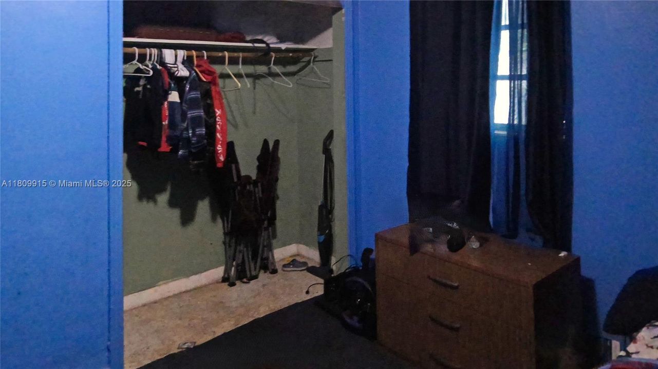 Active With Contract: $375,000 (3 beds, 1 baths, 888 Square Feet)