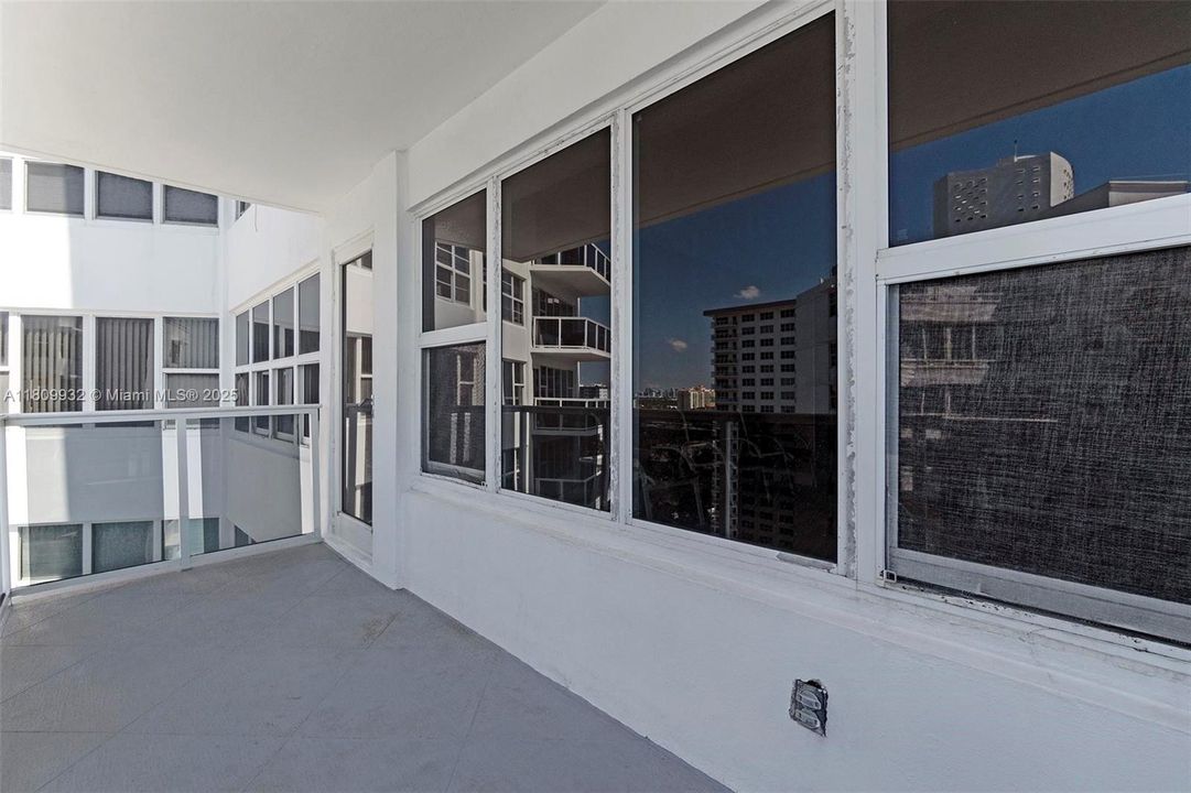 For Sale: $369,000 (1 beds, 1 baths, 800 Square Feet)