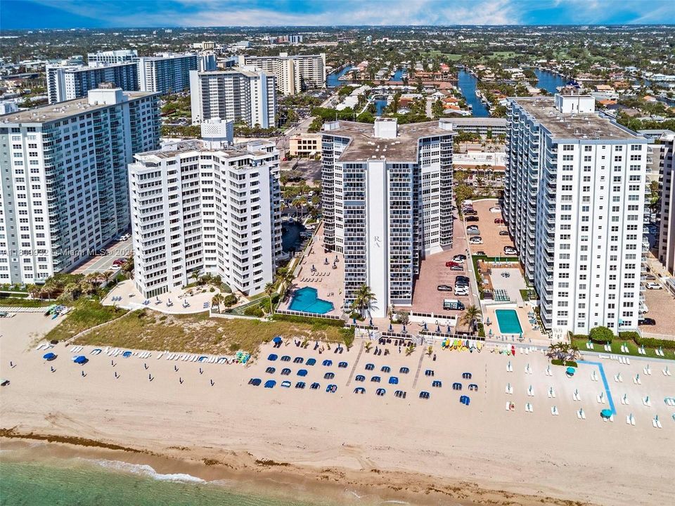 For Sale: $369,000 (1 beds, 1 baths, 800 Square Feet)