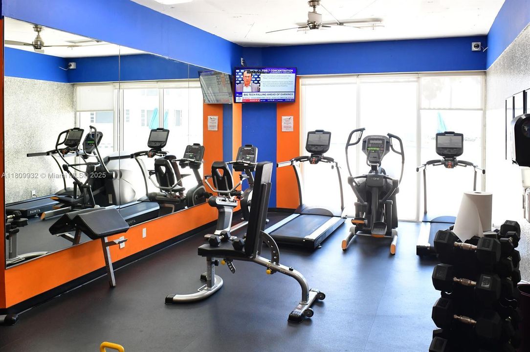 For Sale: $369,000 (1 beds, 1 baths, 800 Square Feet)