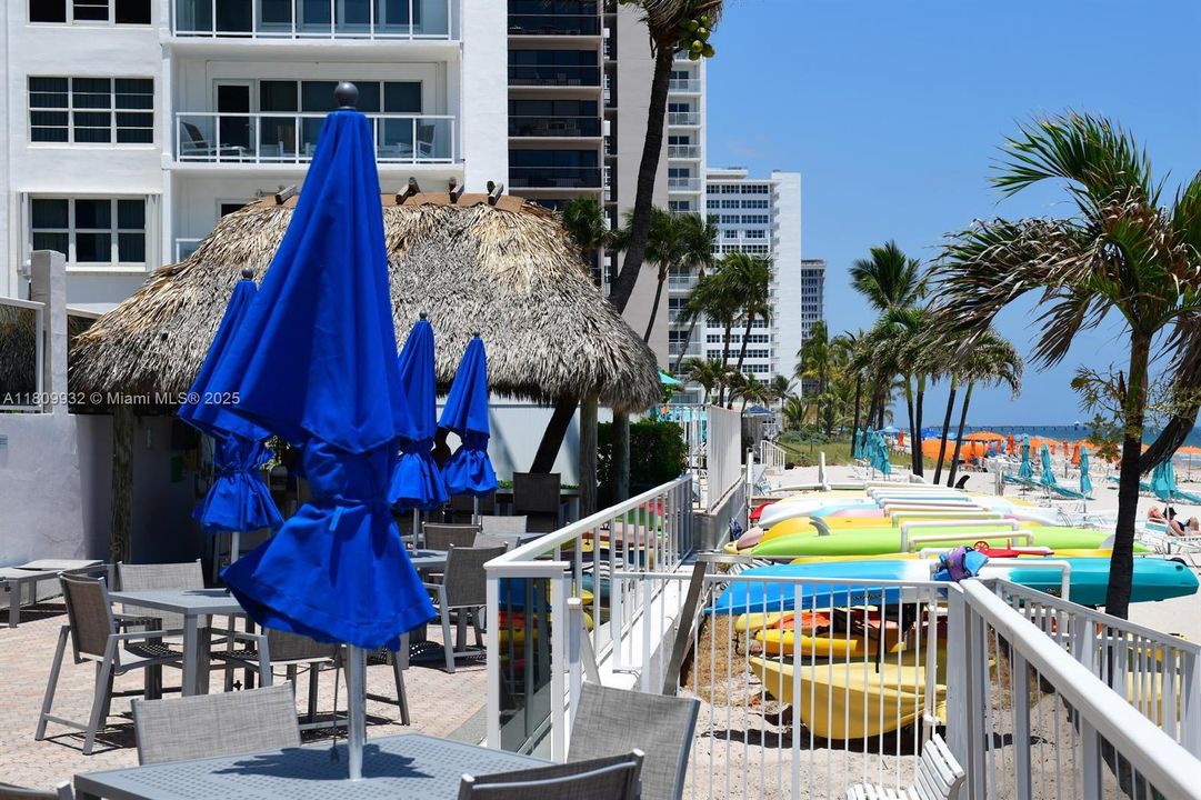 For Sale: $369,000 (1 beds, 1 baths, 800 Square Feet)