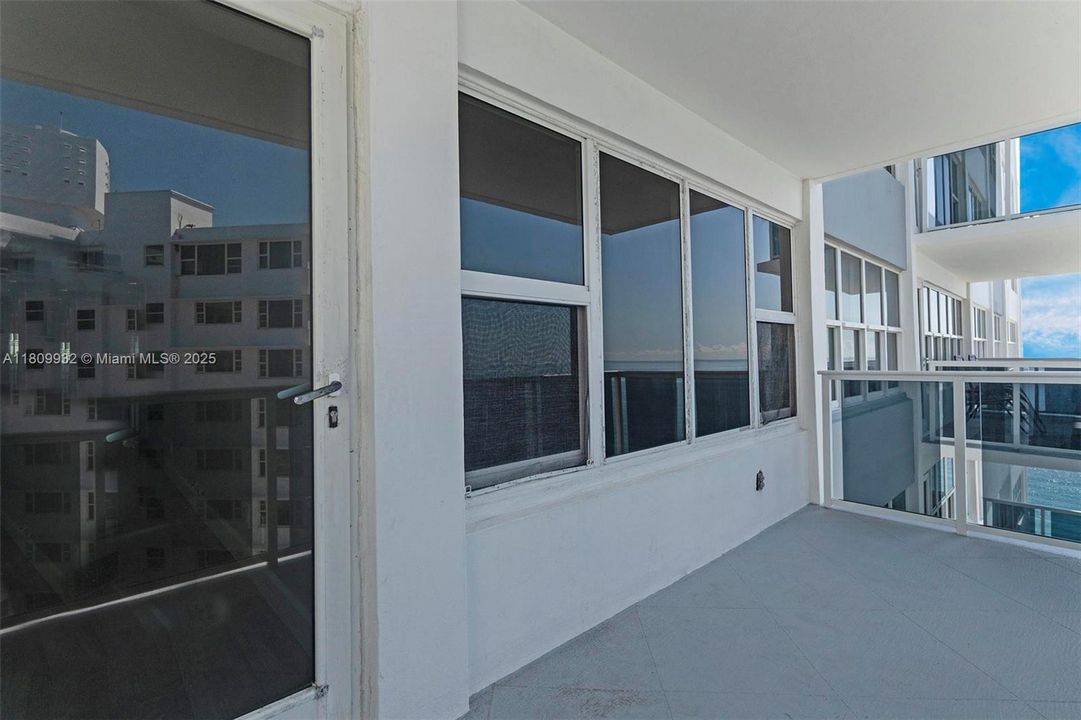 For Sale: $369,000 (1 beds, 1 baths, 800 Square Feet)