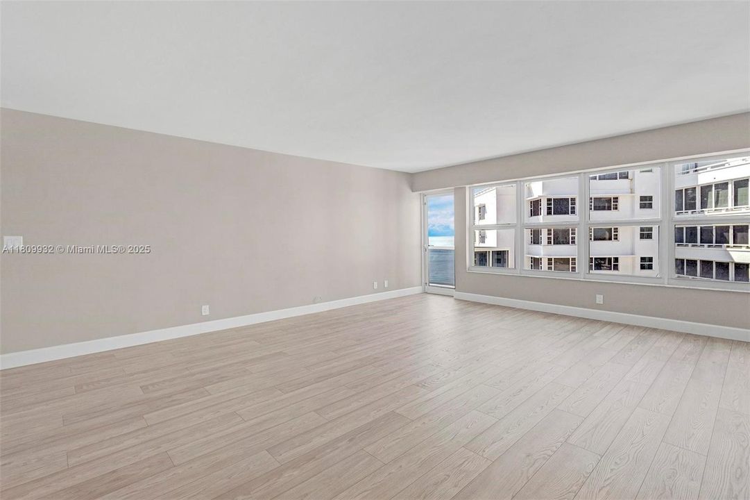 For Sale: $369,000 (1 beds, 1 baths, 800 Square Feet)