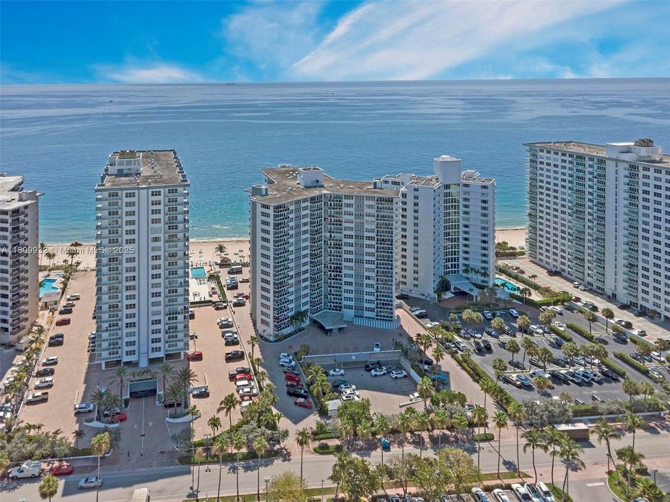 For Sale: $369,000 (1 beds, 1 baths, 800 Square Feet)