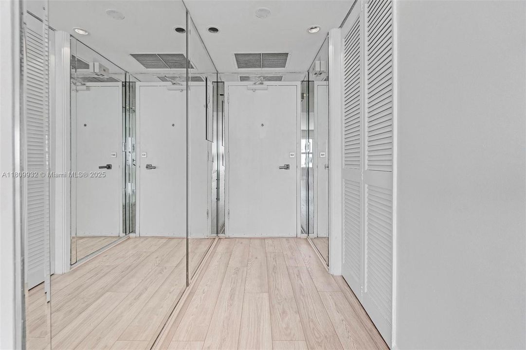 For Sale: $369,000 (1 beds, 1 baths, 800 Square Feet)