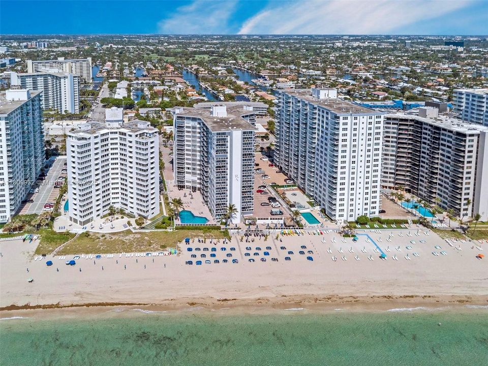 For Sale: $369,000 (1 beds, 1 baths, 800 Square Feet)