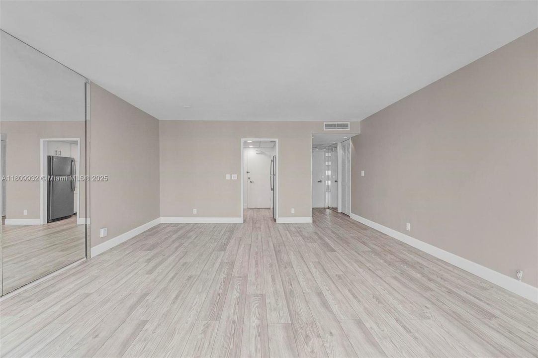 For Sale: $369,000 (1 beds, 1 baths, 800 Square Feet)