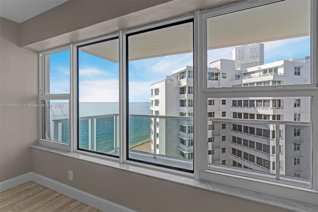 For Sale: $369,000 (1 beds, 1 baths, 800 Square Feet)