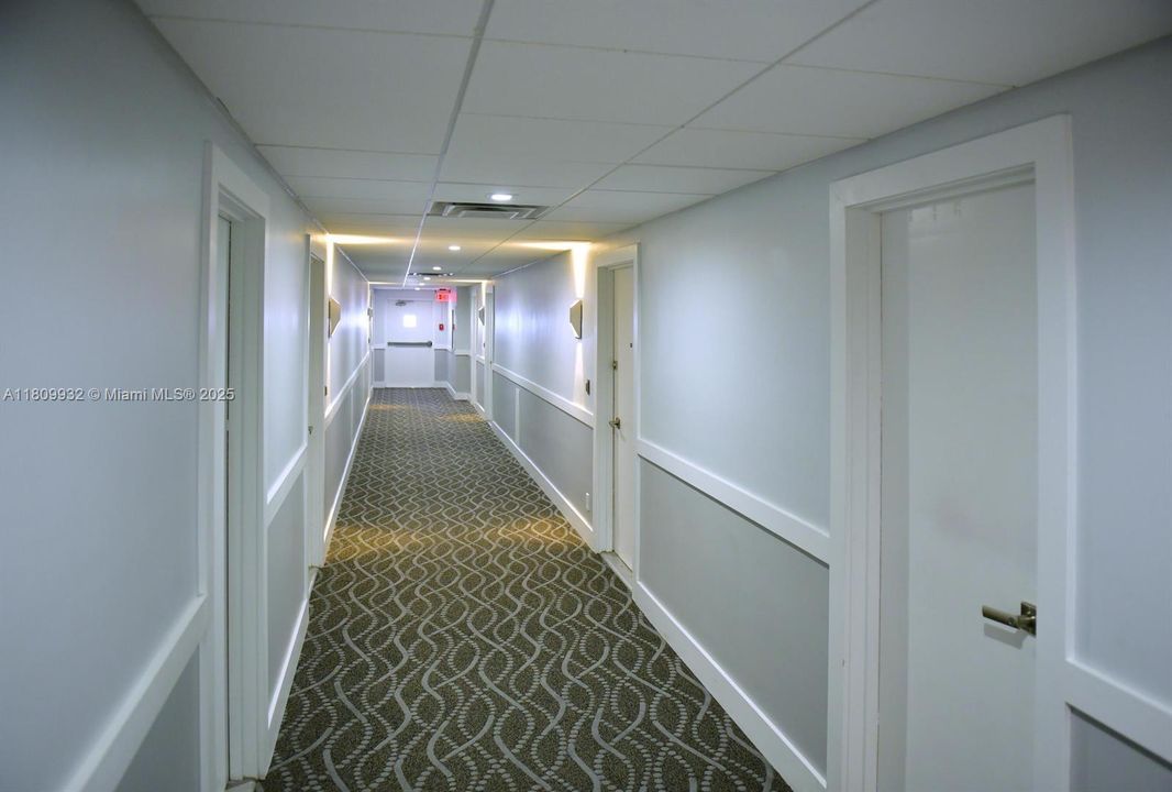 For Sale: $369,000 (1 beds, 1 baths, 800 Square Feet)