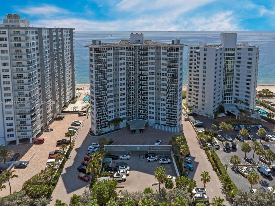 For Sale: $369,000 (1 beds, 1 baths, 800 Square Feet)