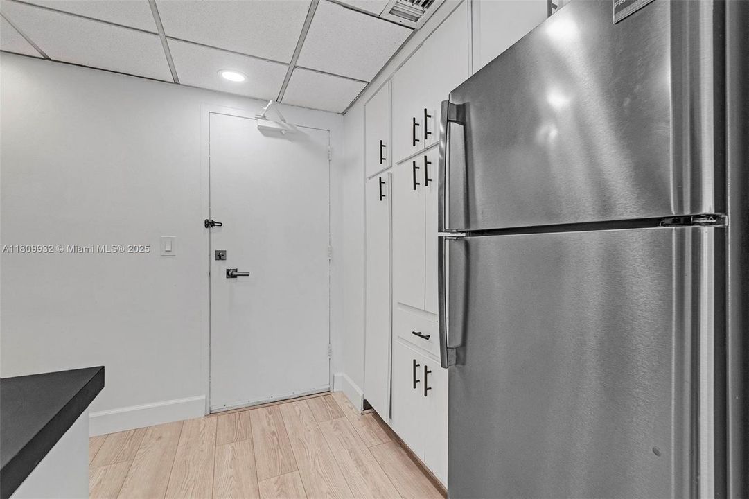 For Sale: $369,000 (1 beds, 1 baths, 800 Square Feet)