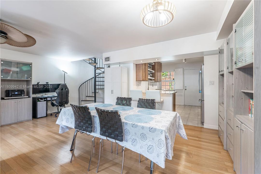 En Venta: $340,000 (3 camas, 2 baños, 1496 Pies cuadrados)