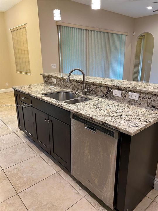 Recently Rented: $5,565 (4 beds, 3 baths, 2712 Square Feet)