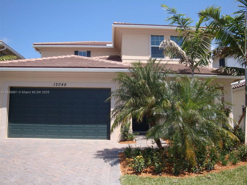 Recently Rented: $5,565 (4 beds, 3 baths, 2712 Square Feet)