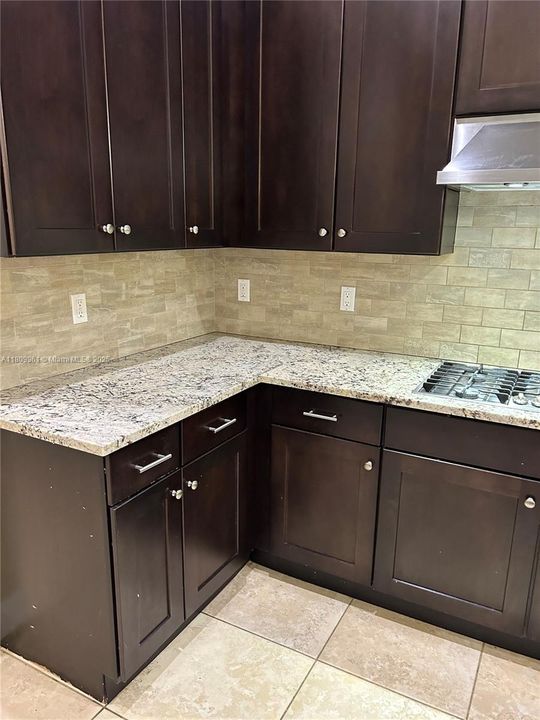 Recently Rented: $5,565 (4 beds, 3 baths, 2712 Square Feet)