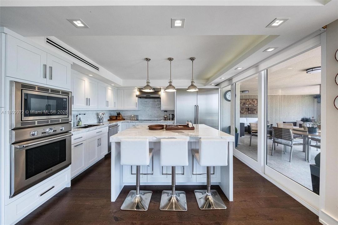 待售: $2,850,000 (3 贝兹, 3 浴室, 2403 平方英尺)