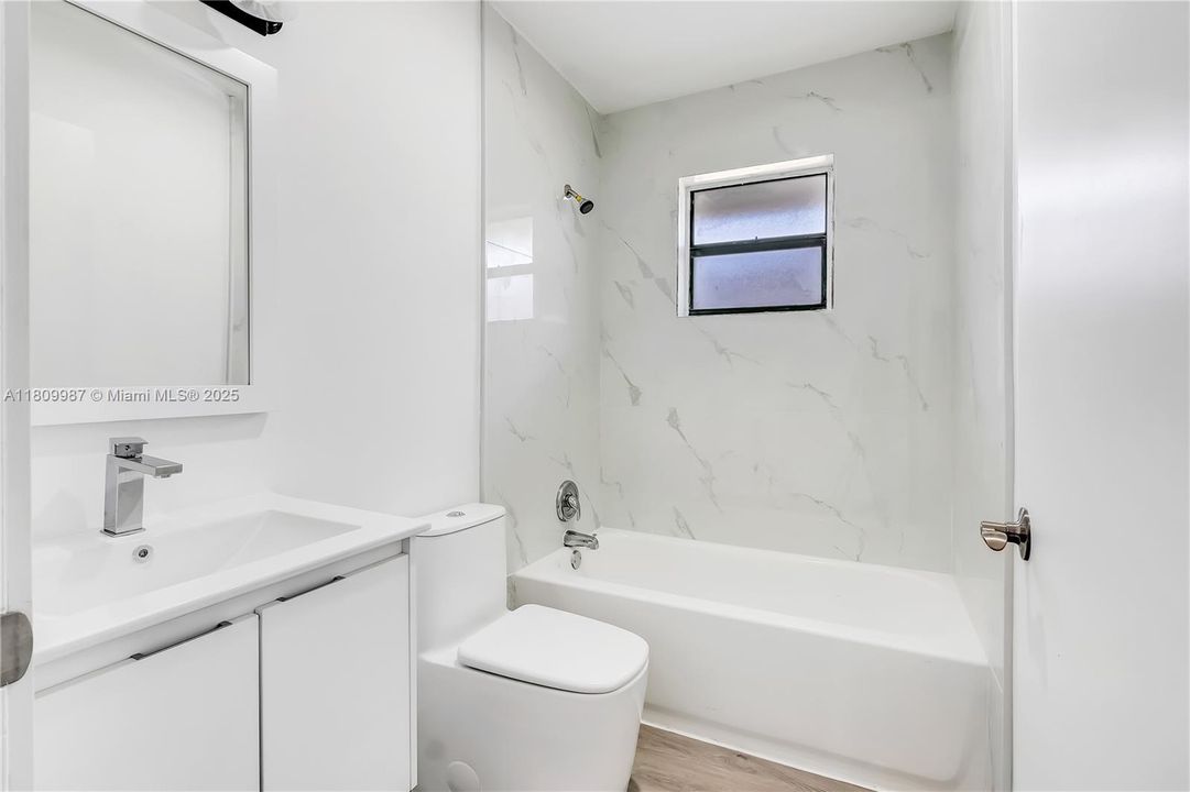 Под контрактом: $439,000 (3 спален, 2 ванн, 1406 Квадратных фут)