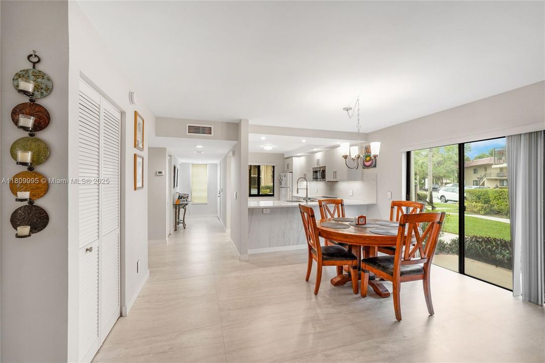 Vendido Recientemente: $339,000 (2 camas, 2 baños, 1231 Pies cuadrados)