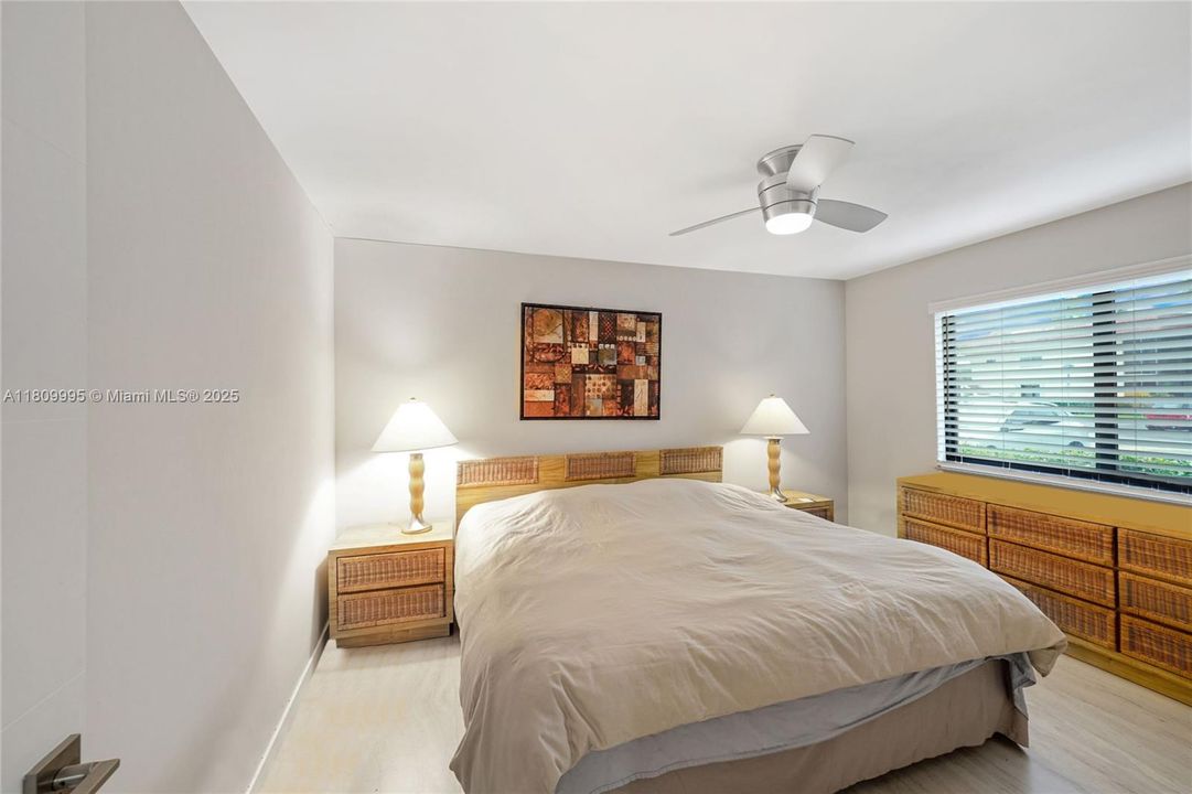 Vendido Recientemente: $339,000 (2 camas, 2 baños, 1231 Pies cuadrados)