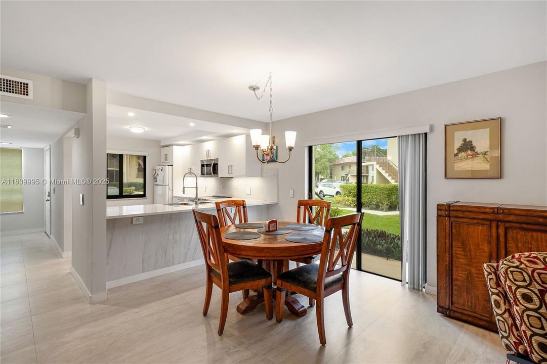 Vendido Recientemente: $339,000 (2 camas, 2 baños, 1231 Pies cuadrados)