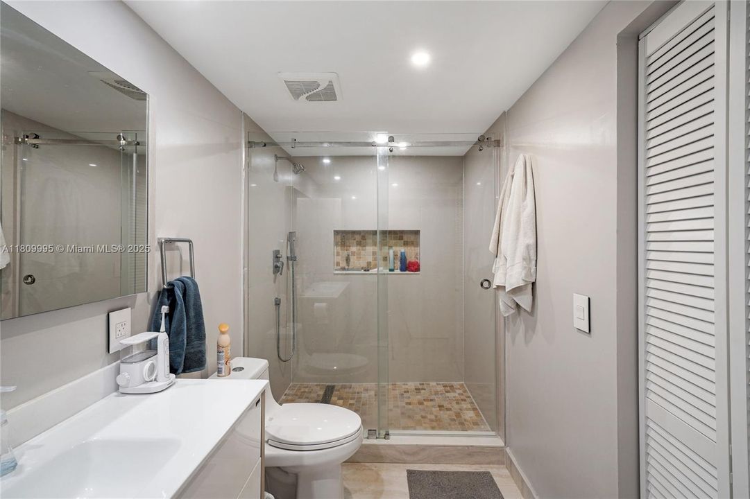 Vendido Recientemente: $339,000 (2 camas, 2 baños, 1231 Pies cuadrados)