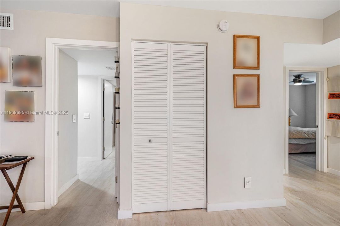 Vendido Recientemente: $339,000 (2 camas, 2 baños, 1231 Pies cuadrados)