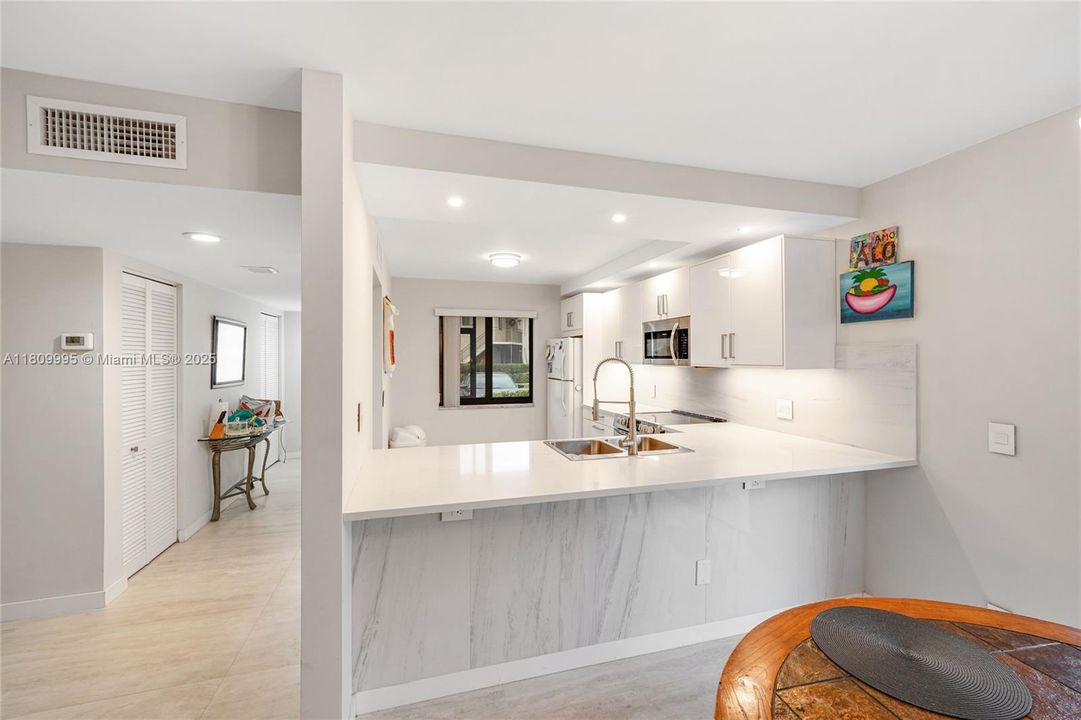 Vendido Recientemente: $339,000 (2 camas, 2 baños, 1231 Pies cuadrados)