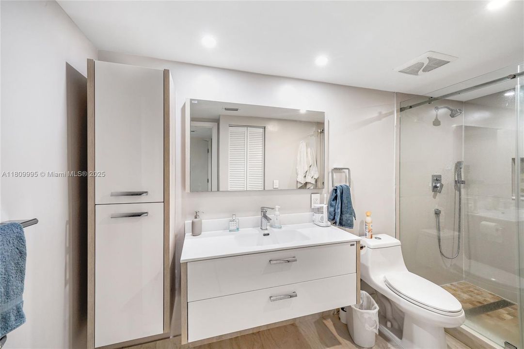 Vendido Recientemente: $339,000 (2 camas, 2 baños, 1231 Pies cuadrados)