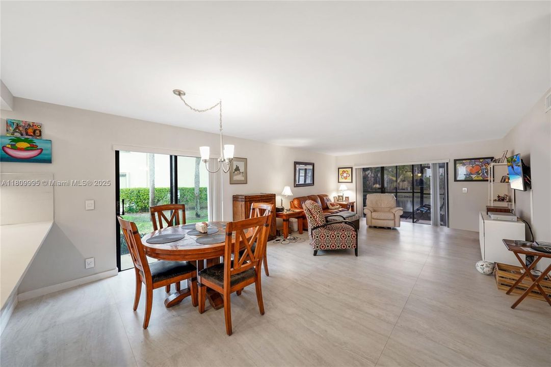 Vendido Recientemente: $339,000 (2 camas, 2 baños, 1231 Pies cuadrados)