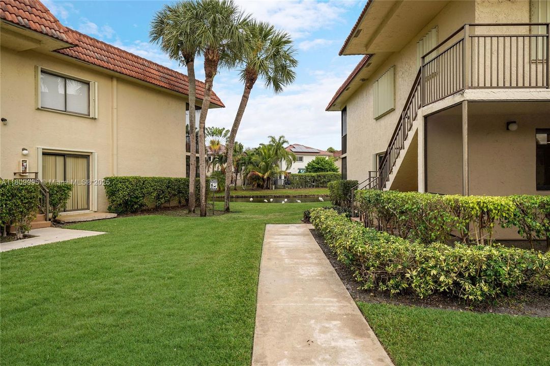 Vendido Recientemente: $339,000 (2 camas, 2 baños, 1231 Pies cuadrados)