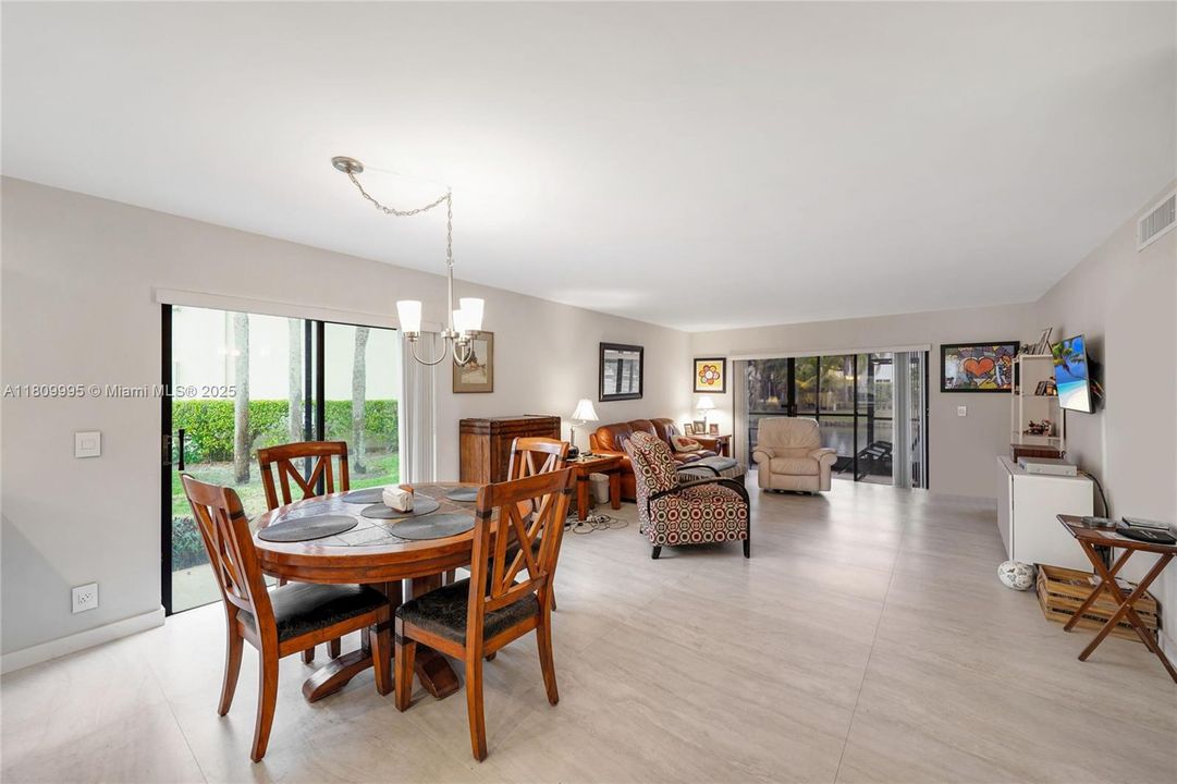 Vendido Recientemente: $339,000 (2 camas, 2 baños, 1231 Pies cuadrados)