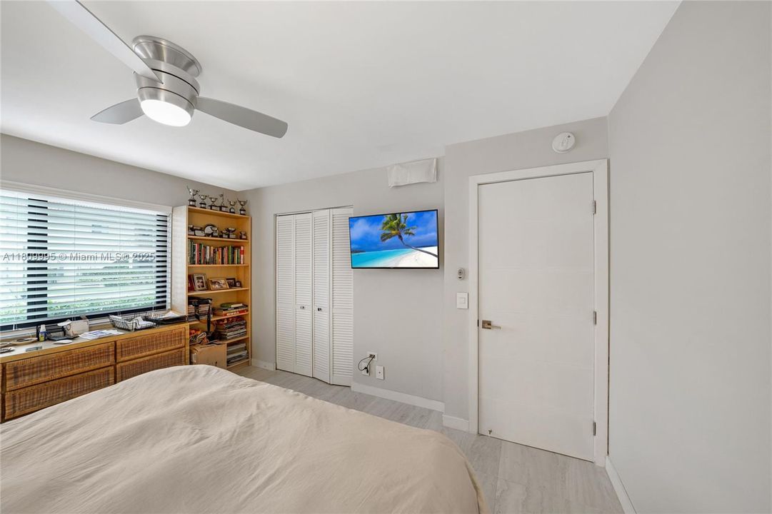 Vendido Recientemente: $339,000 (2 camas, 2 baños, 1231 Pies cuadrados)