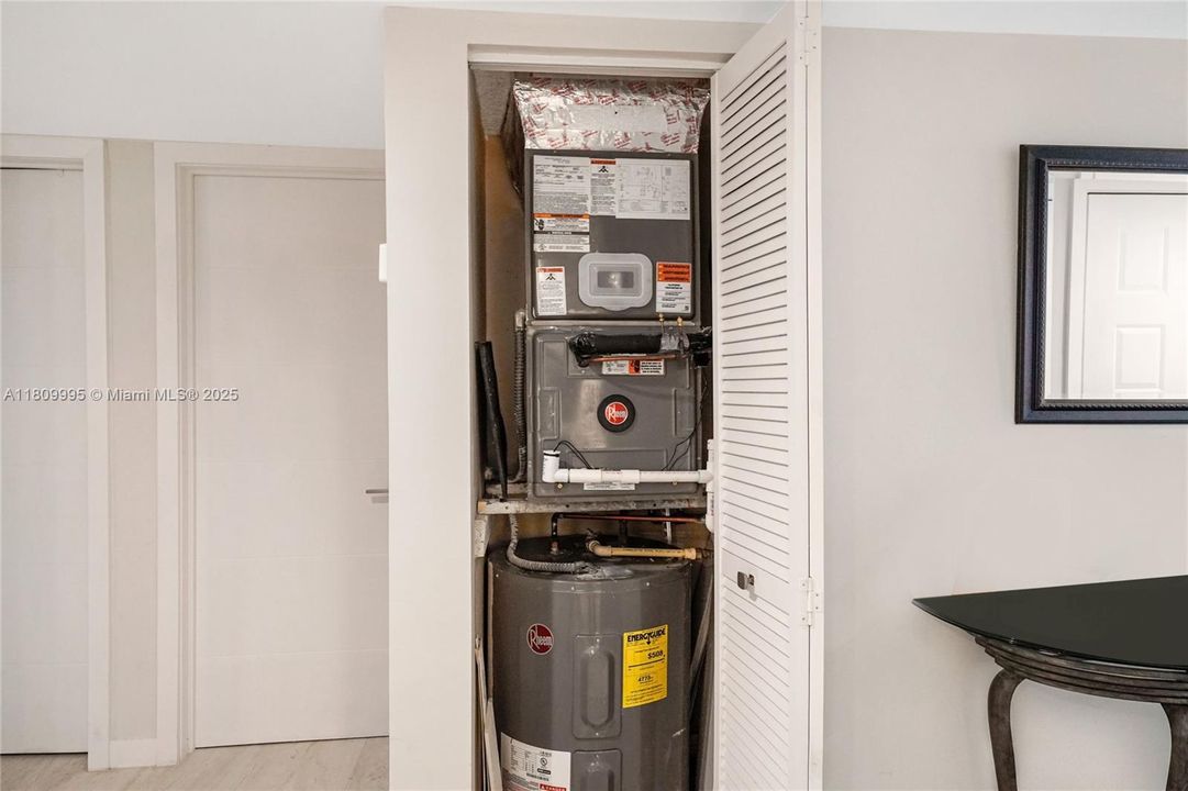 Vendido Recientemente: $339,000 (2 camas, 2 baños, 1231 Pies cuadrados)