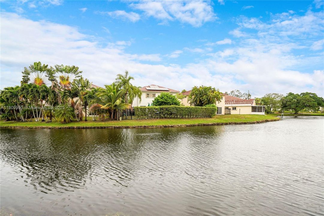 Vendido Recientemente: $339,000 (2 camas, 2 baños, 1231 Pies cuadrados)