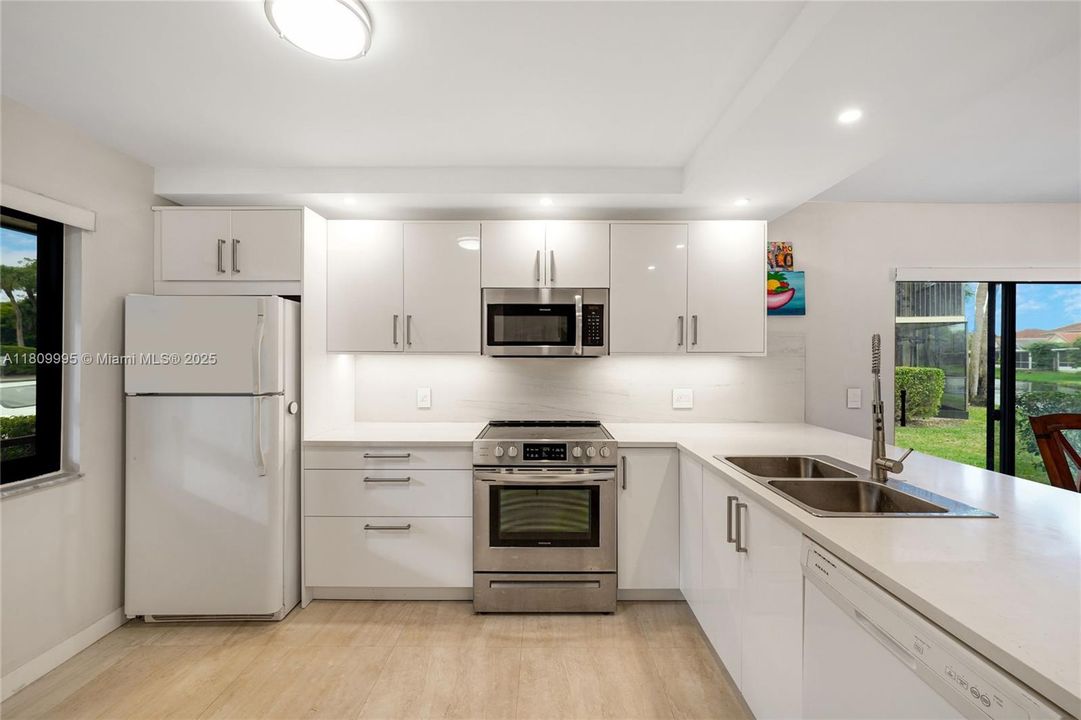 Vendido Recientemente: $339,000 (2 camas, 2 baños, 1231 Pies cuadrados)