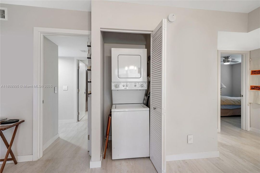 Vendido Recientemente: $339,000 (2 camas, 2 baños, 1231 Pies cuadrados)