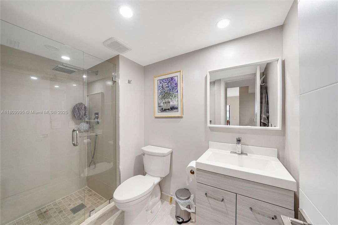 Vendido Recientemente: $339,000 (2 camas, 2 baños, 1231 Pies cuadrados)