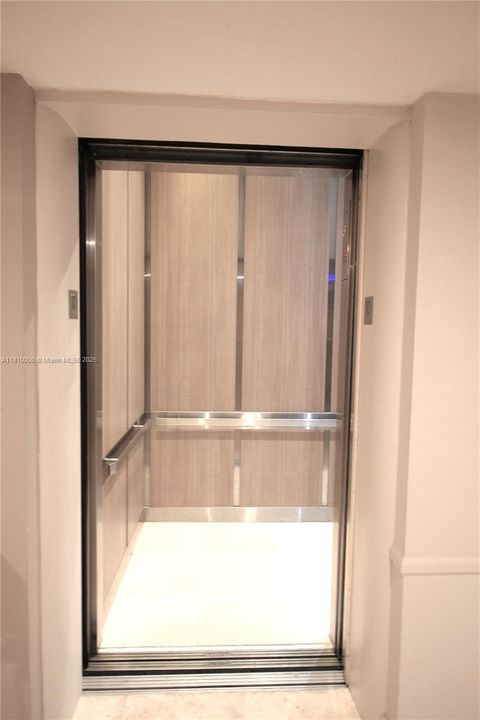 最近售出: $489,000 (1 贝兹, 1 浴室, 804 平方英尺)