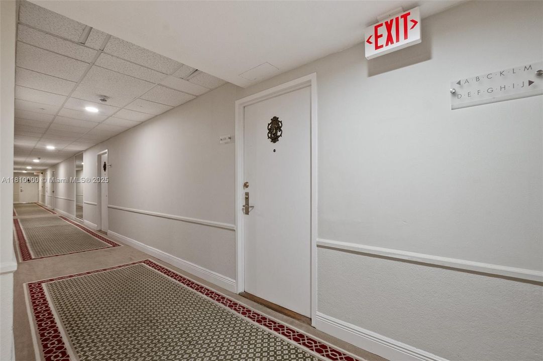 最近售出: $489,000 (1 贝兹, 1 浴室, 804 平方英尺)