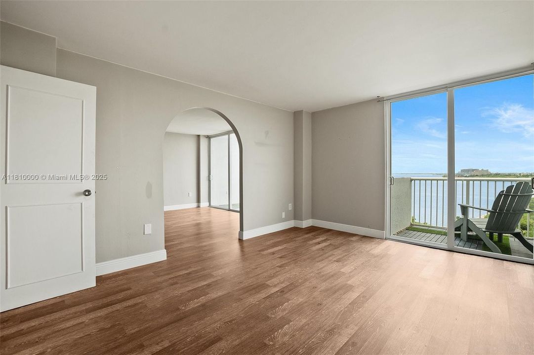 最近售出: $489,000 (1 贝兹, 1 浴室, 804 平方英尺)