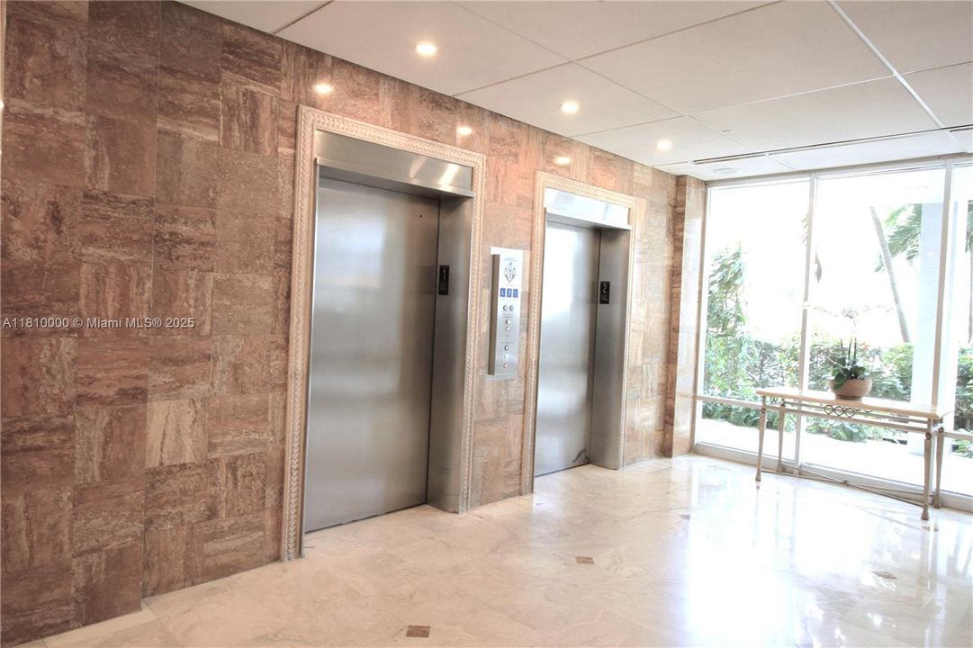 最近售出: $489,000 (1 贝兹, 1 浴室, 804 平方英尺)