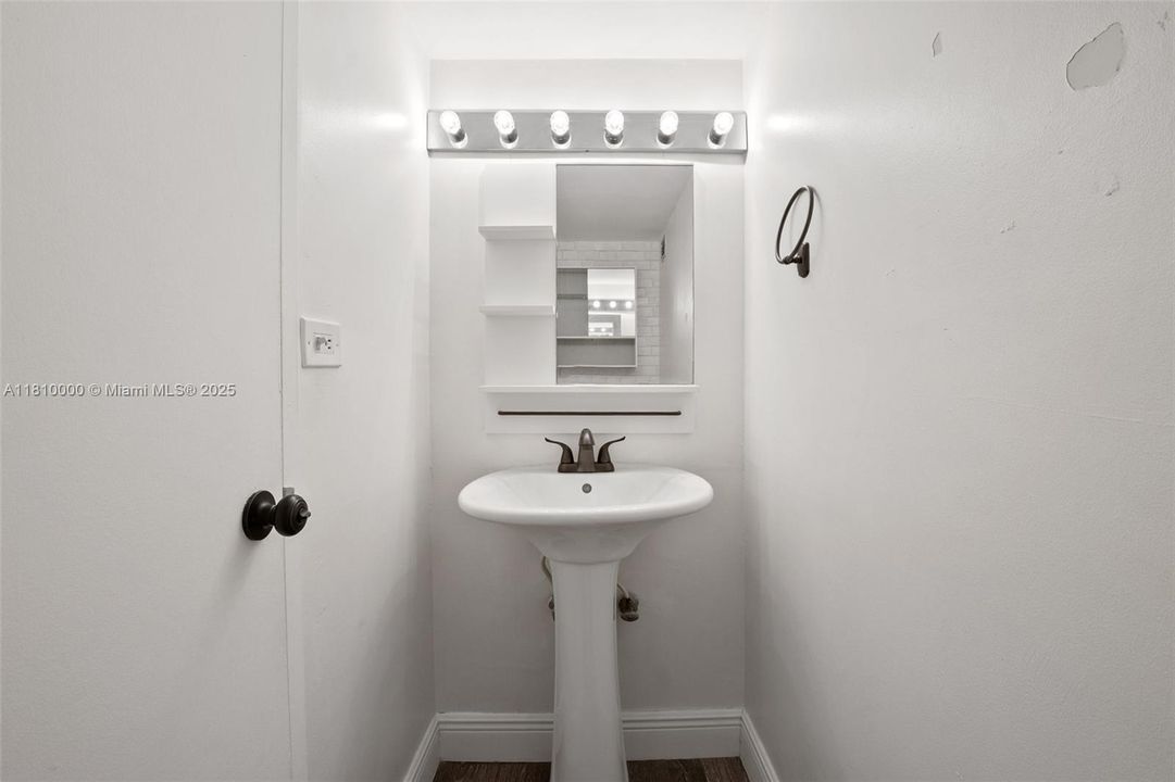 最近售出: $489,000 (1 贝兹, 1 浴室, 804 平方英尺)