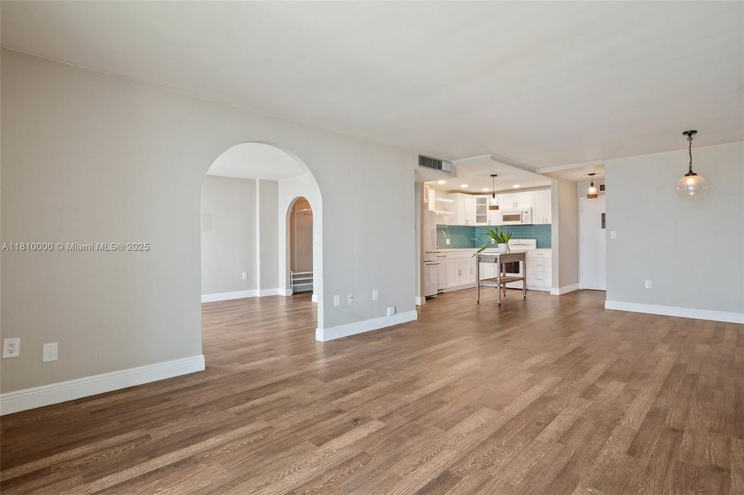 最近售出: $489,000 (1 贝兹, 1 浴室, 804 平方英尺)