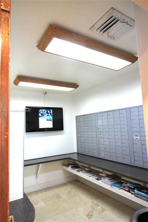 最近售出: $489,000 (1 贝兹, 1 浴室, 804 平方英尺)