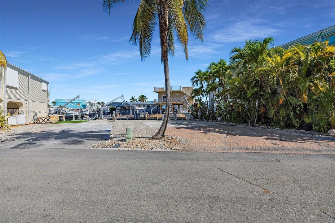 Недавно продано: $1,100,000 (0.04 acres)