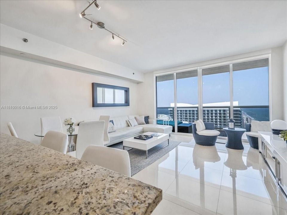 For Sale: $749,000 (1 beds, 1 baths, 844 Square Feet)