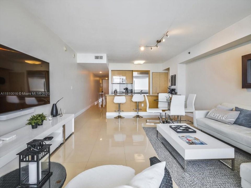 For Sale: $749,000 (1 beds, 1 baths, 844 Square Feet)