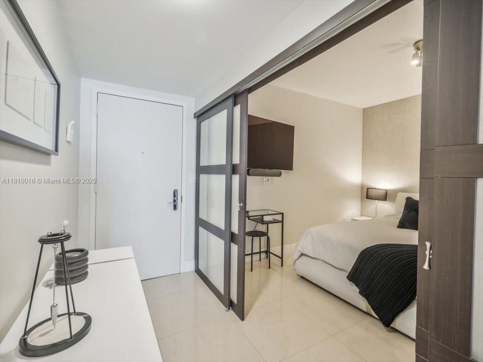 For Sale: $749,000 (1 beds, 1 baths, 844 Square Feet)