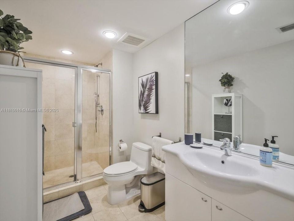 For Sale: $749,000 (1 beds, 1 baths, 844 Square Feet)