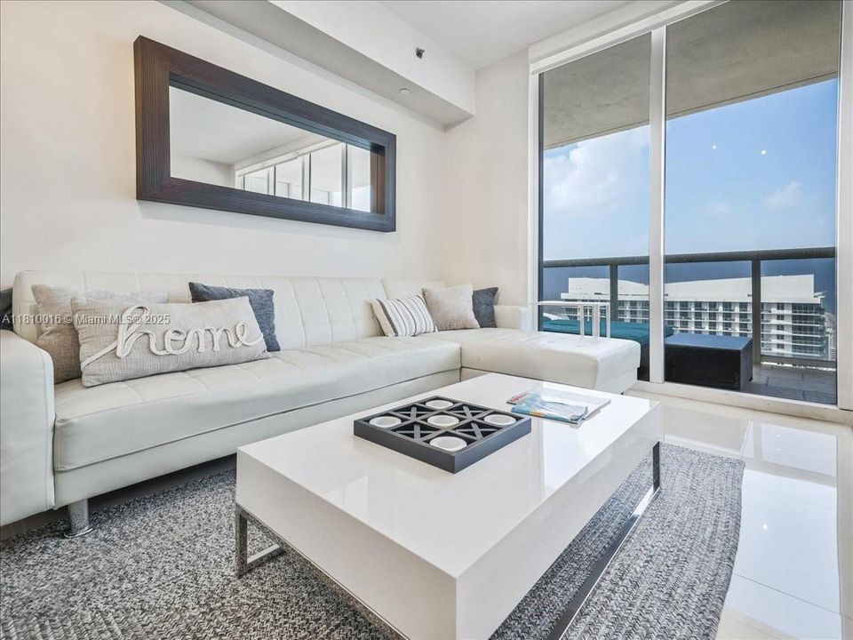 For Sale: $749,000 (1 beds, 1 baths, 844 Square Feet)